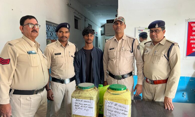 अवैध शराब बेचने वाले 3 व्यक्ति समेत एक महिला गिरफ्तार