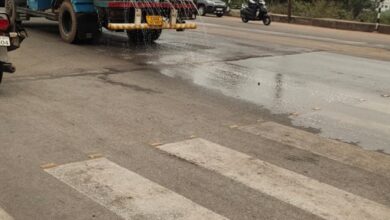 राजधानी को प्रदूषण और हवाओं को बेहतर करने निगम की पहल, सड़कों पर पानी का छिड़काव राजधानी को प्रदूषण और हवाओं को बेहतर करने निगम की पहल, सड़कों पर पानी का छिड़काव