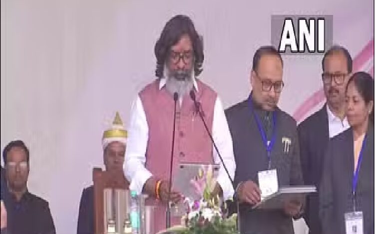 चौथी बार झारखंड के मुख्यमंत्री बने हेमंत सोरेन चौथी बार झारखंड के मुख्यमंत्री बने हेमंत सोरेन