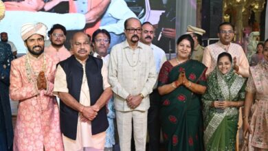 जैन दादाबाड़ी में आयोजित दीक्षा महोत्सव में सम्मिलित हुए राज्यपाल जैन दादाबाड़ी में आयोजित दीक्षा महोत्सव में सम्मिलित हुए राज्यपाल