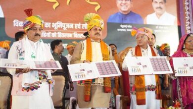 डाक विभाग ने सिकल सेल उन्मूलन – 2047 पर स्मारक डाक टिकट जारी किया