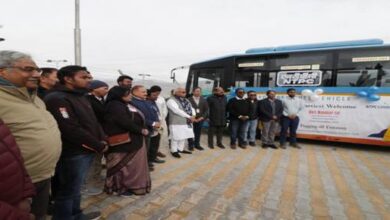 केंद्रीय मंत्री ने लेह में एनटीपीसी की ग्रीन हाइड्रोजन बसों को हरी झंडी दिखा कर रवाना किया