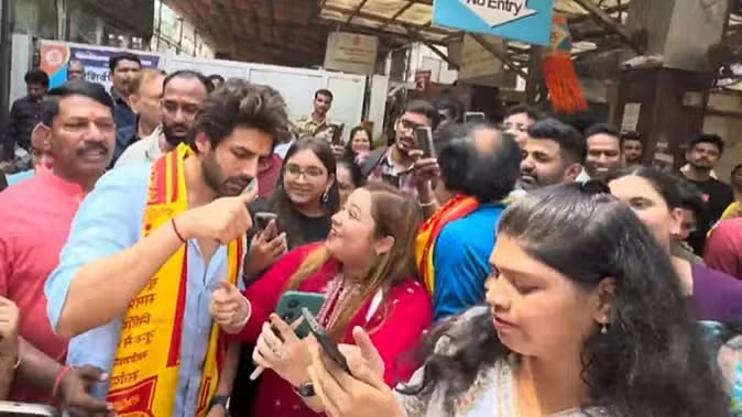 सिद्धिविनायक मंदिर पहुंचे कार्तिक आर्यन, बॉक्स ऑफिस में चल रही अग्नि परीक्षा