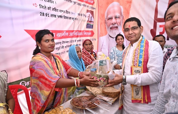 राजस्व मंत्री ने किसानों, शिक्षकों और प्रतिभावान विद्यार्थियों को किया सम्मानित