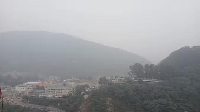 हिमाचल प्रदेश छाया घना कोहरा, बारिश-बर्फबारी की संभावना