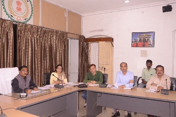 कमिश्नर ने कई विभाग के अधिकारियों पर जताई गहरी नाराज़गी