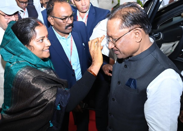 मंत्री लक्ष्मी राजवाड़े ने नए शासकीय आवास में किया गृह प्रवेश