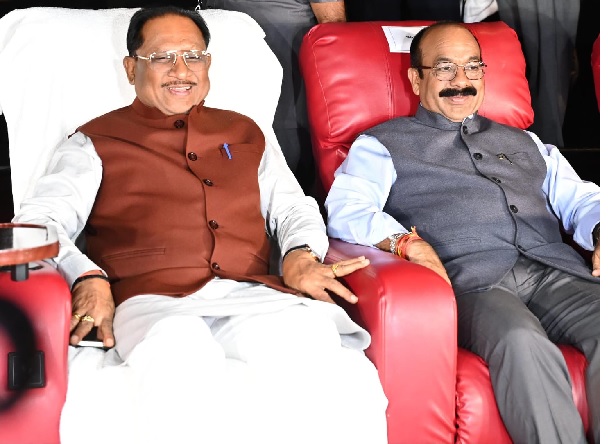 मुख्यमंत्री ने सपरिवार देखी ‘द साबरमती रिपोर्ट’ फिल्म