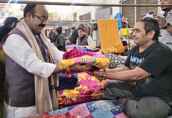 उप मुख्यमंत्री साव ने वृद्धाश्रम में बुजुर्गों को दिए फल, मिठाई और कंबल, बुजुर्गों के साथ केक काटकर अपने जन्मदिन की शुरुआत की