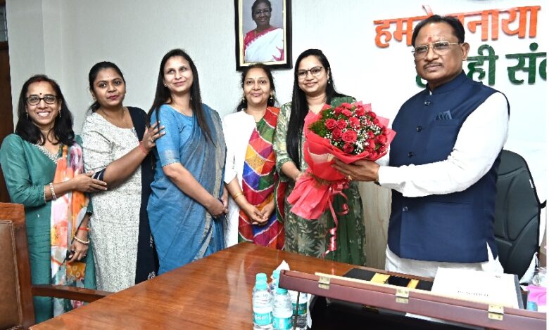 मुख्यमंत्री का राज्य प्रशासनिक सेवा के पदोन्नत अधिकारियों ने जताया आभार मुख्यमंत्री का राज्य प्रशासनिक सेवा के पदोन्नत अधिकारियों ने जताया आभार