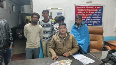 हार-जीत का दांव लगाकर जुआ खेल जुआरियों के विरुद्ध पुलिस का प्रहार हार-जीत का दांव लगाकर जुआ खेल जुआरियों के विरुद्ध पुलिस का प्रहार