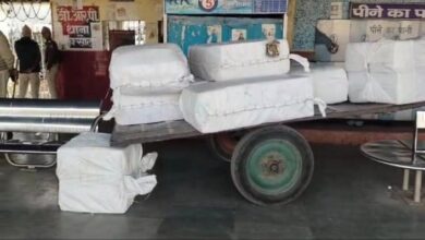 रेलवे स्टेशन में पकड़ा गया 2 करोड़ से अधिक का प्रतिबंधित माल