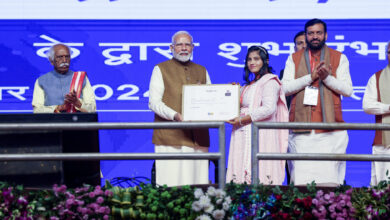 प्रधानमंत्री मोदी ने एलआईसी की बीमा सखी योजना का किया शुभारंभ