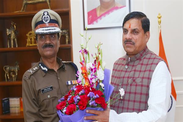 मुख्यमंत्री से मिले नवनियुक्त डीजीपी मकवाना