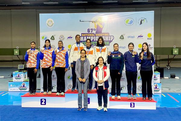 MP की बेटियों ने 67वीं राष्ट्रीय निशानेबाजी चैम्पियनशिप में जीते 4 पदक MP की बेटियों ने 67वीं राष्ट्रीय निशानेबाजी चैम्पियनशिप में जीते 4 पदक
