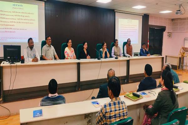 खाद्य विभाग के अधिकारियों ने सीखे आनंद के तरीके