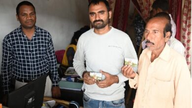 उपार्जन केन्द्रों में माइक्रो एटीएम की सुविधा से प्रसन्न है किसान