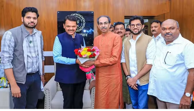 CM देवेंद्र फडणवीस से मिले उद्धव ठाकरे