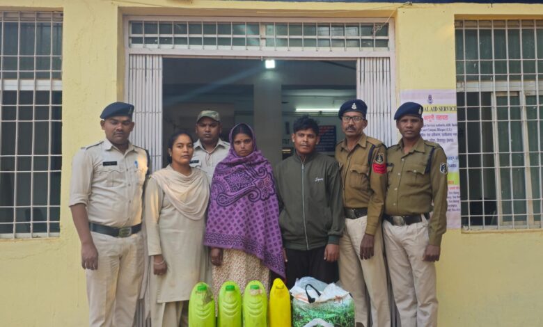 अवैध शराब बेचने वाले दो आरोपियो के विरुद्ध पुलिस का प्रहार