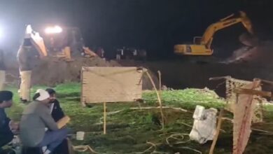 मध्यप्रदेश में गहरे बोरवेल में गिरा बच्चा, रेस्क्यू शुरू