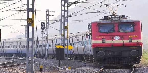 रेलवे ने पिछले दस वर्षों में दिए 5 लाख युवाओं को रोजगार