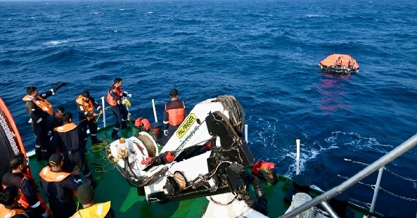 सागर में जहाज डूबने के बाद भारतीय तटरक्षक बल ने चालक दल के नौ सदस्यों को बचाया