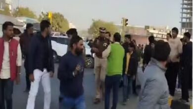 सीएम के काफिले की पलटी गाड़ी, जवान घायल