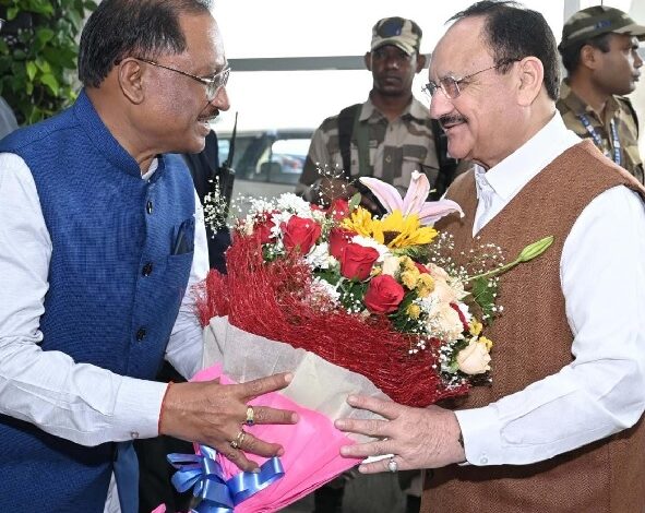 छत्तीसगढ़ के जनादेश परब में शामिल होने केन्द्रीय स्वास्थ्य मंत्री नड्डा रायपुर पहुंचे