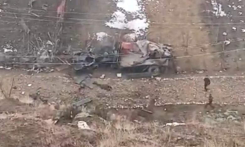 जम्मू-कश्मीर में बड़ा हादसा : खाई में गिरा सेना का ट्रक, 4 जवानों की मौत, 2 घायल जम्मू-कश्मीर में बड़ा हादसा : खाई में गिरा सेना का ट्रक, 4 जवानों की मौत, 2 घायल