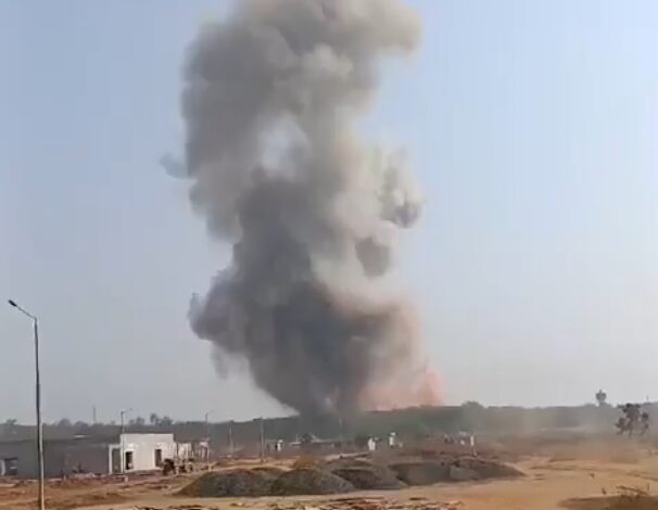 कारखाने में जबरदस्त ब्लास्ट, फैक्ट्री की छत गिरी, 5 मजदूरों के मौत की खबर