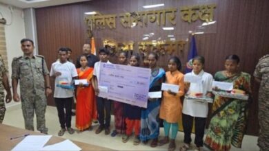 सुकमा में 9 इनामी नक्सलियों ने किया आत्मसमर्पण