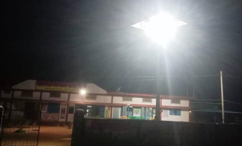 सूरज की रोशनी से हो रहा रात में भी उजाला, मिल रहा लोगो को स्वच्छ जल