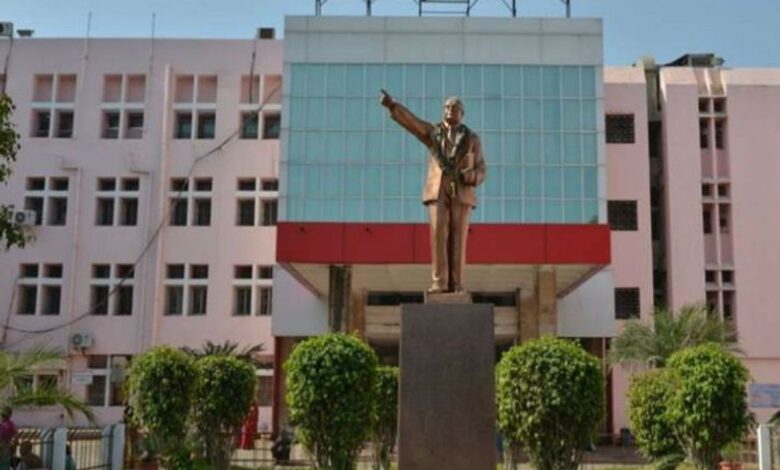 अस्पताल अधीक्षक ने ड्यूटी में लापरवाही बरतने वाली सुरक्षा गार्ड को तत्काल हटाया