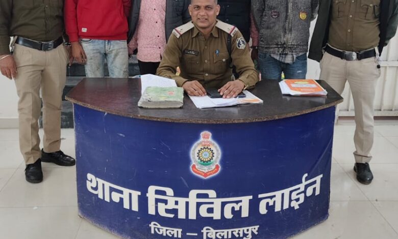 एटीएम मशीन के शटर बॉक्स में पट्टी लगाकर रकम चोरी करने वाले आरोपी गिरफ्तार