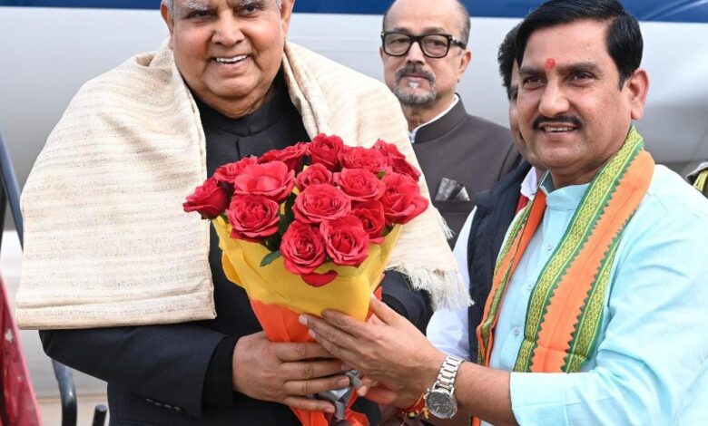उपराष्ट्रपति जगदीप धनखड़ का रायपुर पहुंचने पर  स्वागत