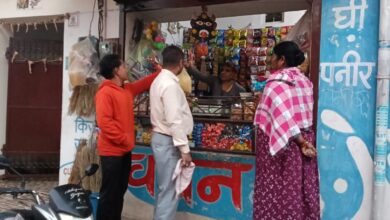 चाइनीज माँझे से मौत के बाद जागा प्रशासन, दो दुकानें सील, दो पर जुर्माना, हिदायत