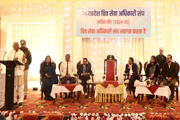 जीवन में कार्य और परिवार में संतुलन रखना जरूरी : राज्यपाल