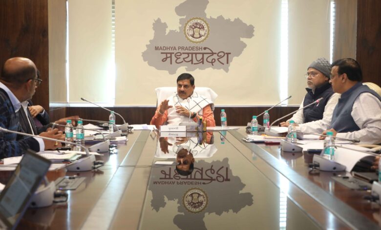 उपभोक्ताओं पर बगैर बोझ बढ़ाये सब्सिडी का भार करें कम : सीएम