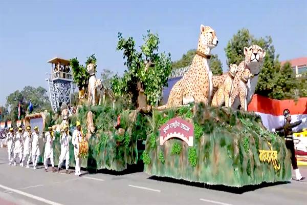 चीतों की ऐतिहासिक पुनर्स्थापना से हम गौरवान्वित हैं : मुख्यमंत्री डॉ. यादव चीतों की ऐतिहासिक पुनर्स्थापना से हम गौरवान्वित हैं : मुख्यमंत्री डॉ. यादव