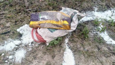 नक्सली काली वर्दी, आईईडी बनाने की सामग्री बरामद