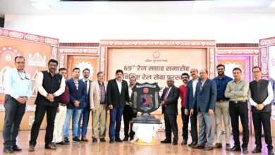 उत्कृष्ट कार्य निष्पादन करने वाले 6 अधिकारी एवं 70 कर्मचारी सम्मानित उत्कृष्ट कार्य निष्पादन करने वाले 6 अधिकारी एवं 70 कर्मचारी सम्मानित