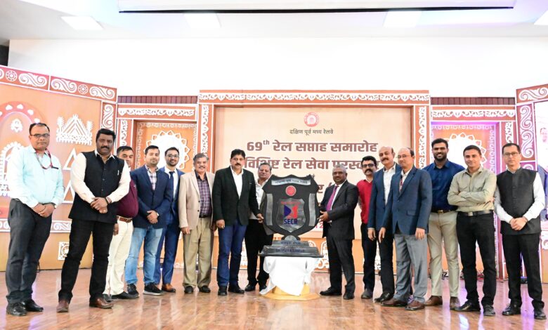 उत्कृष्ट कार्य निष्पादन करने वाले 6 अधिकारी एवं 70 कर्मचारी सम्मानित 