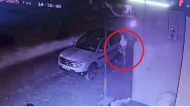 बिल्डर की कार में धमाका,अफरातफरी, नकाबपोश कैमरे में कैद