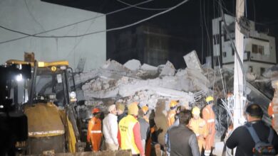 निर्माणाधीन चार मंजिला इमारत जमींदोज, दो लड़कियों की मौत