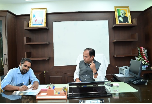 कलेक्टर ने 60 वर्ष की आयु पूर्ण करने वालों को निराश्रित पेंशन देने के दिए निर्देश, ट्रैफिक समस्या दूर करने पर दिया जोर