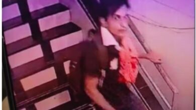 सैफ की खबर सुनते ही हाल-चाल जानने पहुंचने लगे एक्ट्रेस, सामने आई हमलावर की तस्वीर