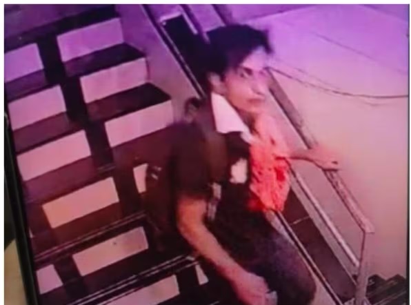 सैफ की खबर सुनते ही हाल-चाल जानने पहुंचने लगे एक्ट्रेस, सामने आई हमलावर की तस्वीर