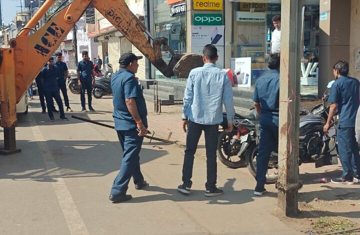 मरीन ड्राइव में अतिक्रमण मुक्त अभियान, 20 से अधिक स्थानों पर हटाए अतिक्रमण, ट्रैफिक हुआ सुगम मरीन ड्राइव में अतिक्रमण मुक्त अभियान, 20 से अधिक स्थानों पर हटाए अतिक्रमण, ट्रैफिक हुआ सुगम