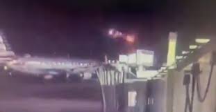 अमेरिका में बड़े विमान हादसे में 67 लोगों ने गंवाई जान अमेरिका में बड़े विमान हादसे में 67 लोगों ने गंवाई जान