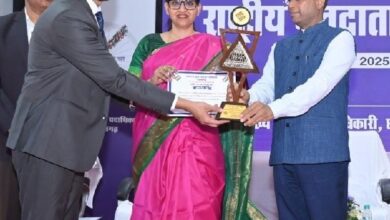 निर्वाचन कार्यों में उत्कृष्ट योगदान देने वाले अधिकारी-कर्मचारी हुए सम्मानित